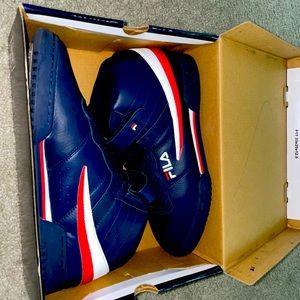 THE RED, WHITE & BLUE CLASSIC FILA SNEAKER!!!